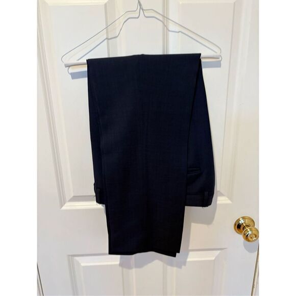 Jos A. Banks Men’s 2 Piece Suit, size 39 - Picture 12 of 16